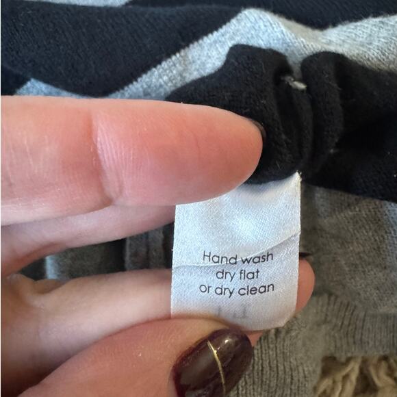 LABEL + thread | 100% Cotton Coney Island Vee Sweater | Size Medium - Picture 9 of 10